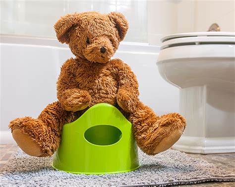 vaikas sėdi ant puoduko