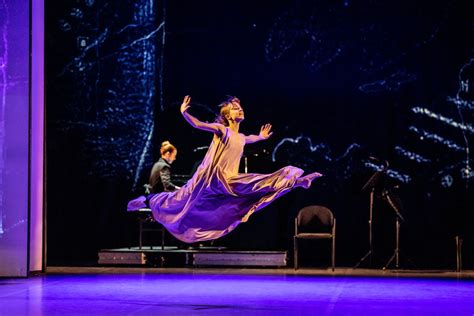 Indrė atlieka šokio revoliuciją ant scenos