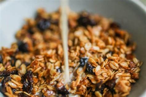 Granola su džiovintais vaisiais