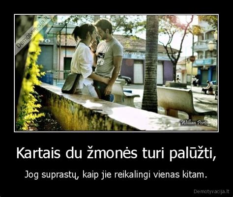 du žmonės, rodantys empatiją vienas kitam