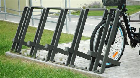 Skirtingi dviračio stovėjimo stovai