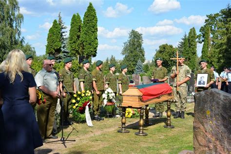 Nuotrauka: Streikų šeimos kapas Panevėžio Kristaus karaliaus katedros kapinėse