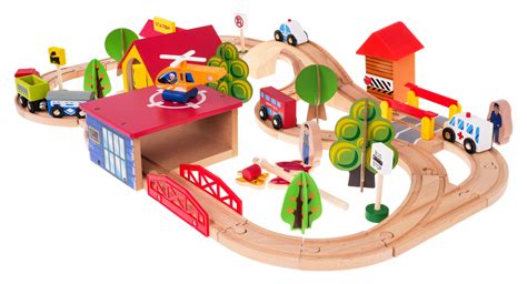 Medinių traukinukų rinkinys su medine trasa