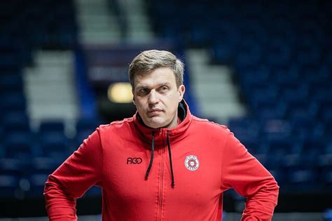 Dainius Adomaitis treniruojantis komandą