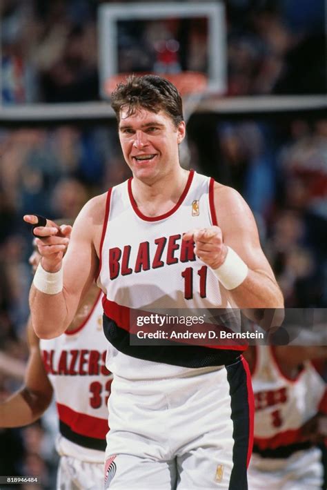 Arvydas Sabonis žaidžiantis krepšinį