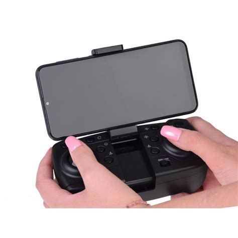 Nuotrauka su įvairiais nuotoliniu būdu valdomais automobiliais