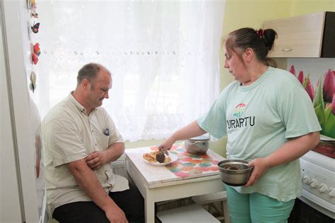 Viktoras ir Dalia savo apsaugotame būste