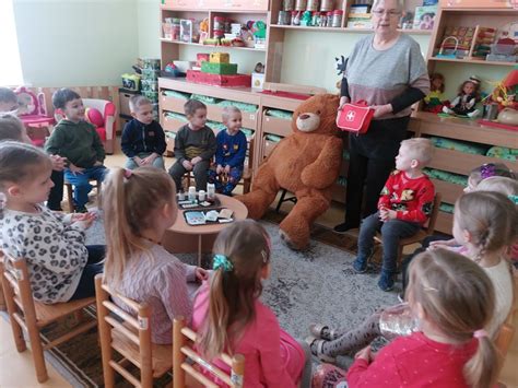 vaiku darzelio darbuotojai mokosi civilines saugos