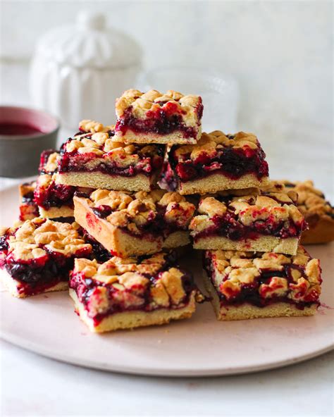 Trupiniuotas pyragas su uogiene