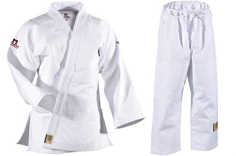 vaikas dėvi aikido kimono